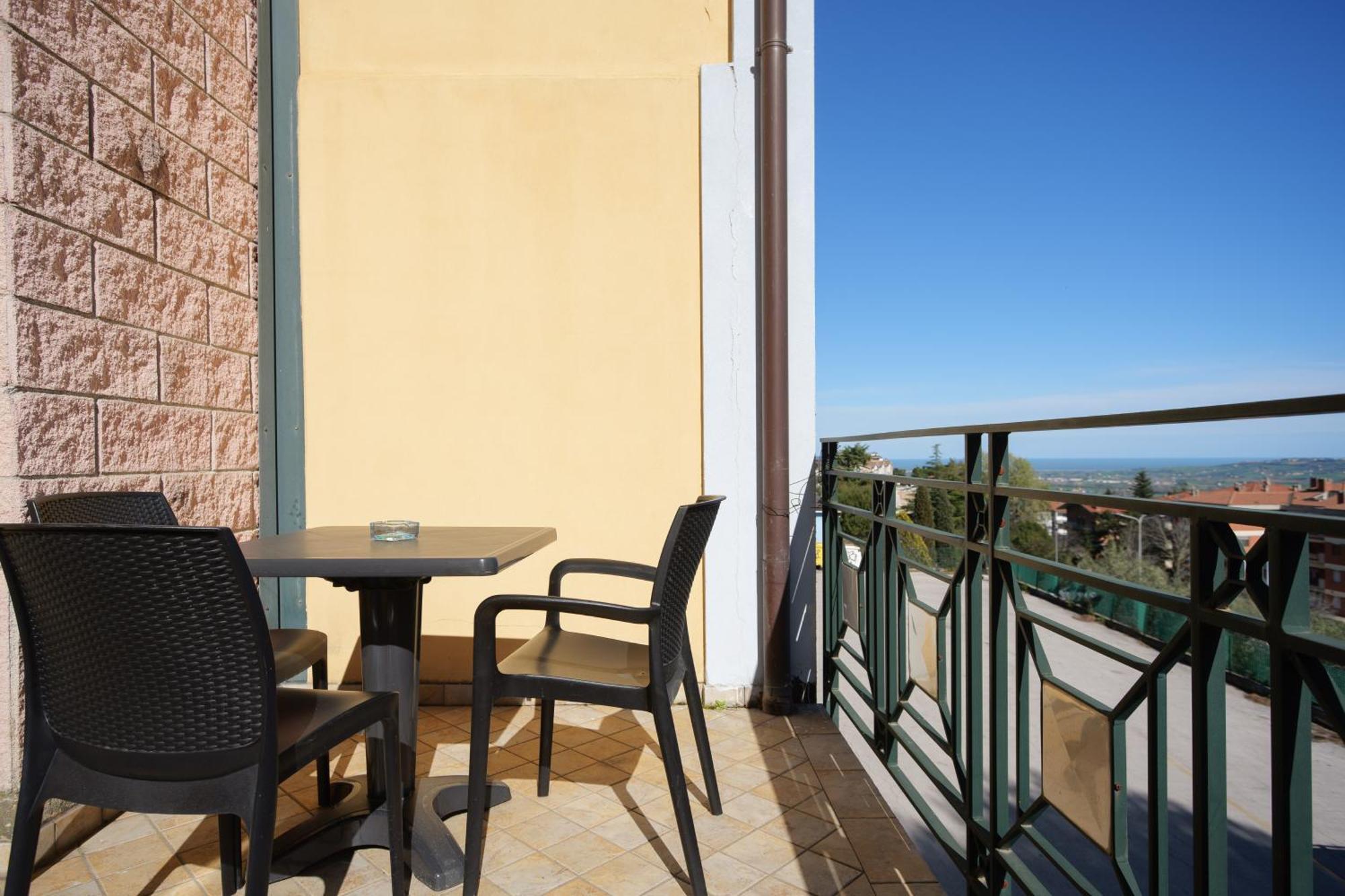 Hotel Ristorante Da Tonino Recanati Buitenkant foto