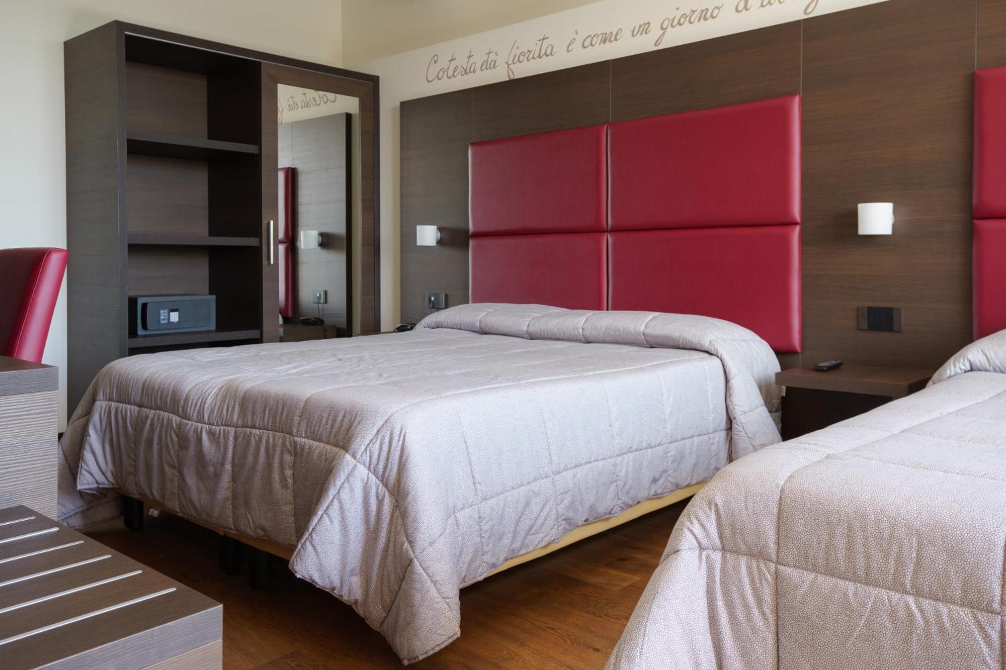 Hotel Ristorante Da Tonino Recanati Buitenkant foto