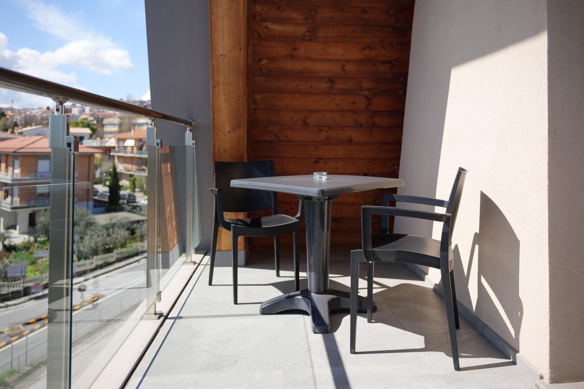 Hotel Ristorante Da Tonino Recanati Buitenkant foto